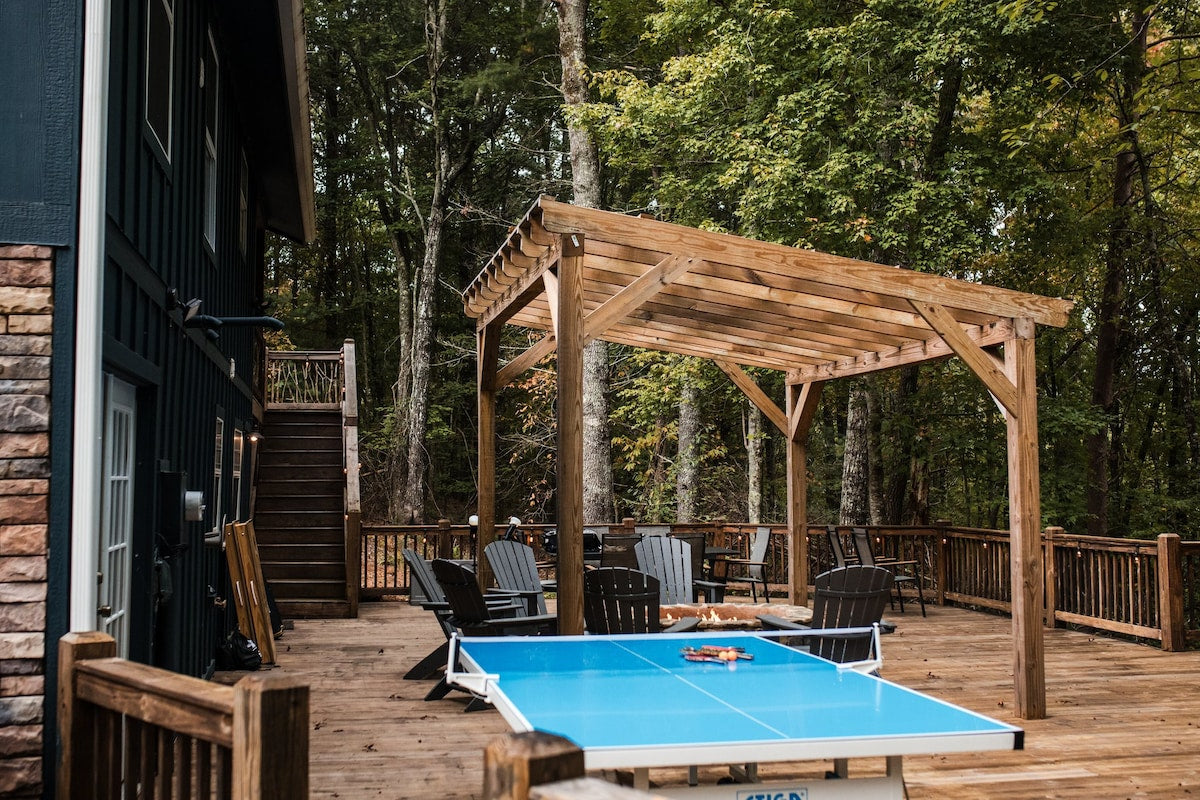 Cabin with Hot Tub, Firepit, Game Room, Dogs Welcome, 7 Acres